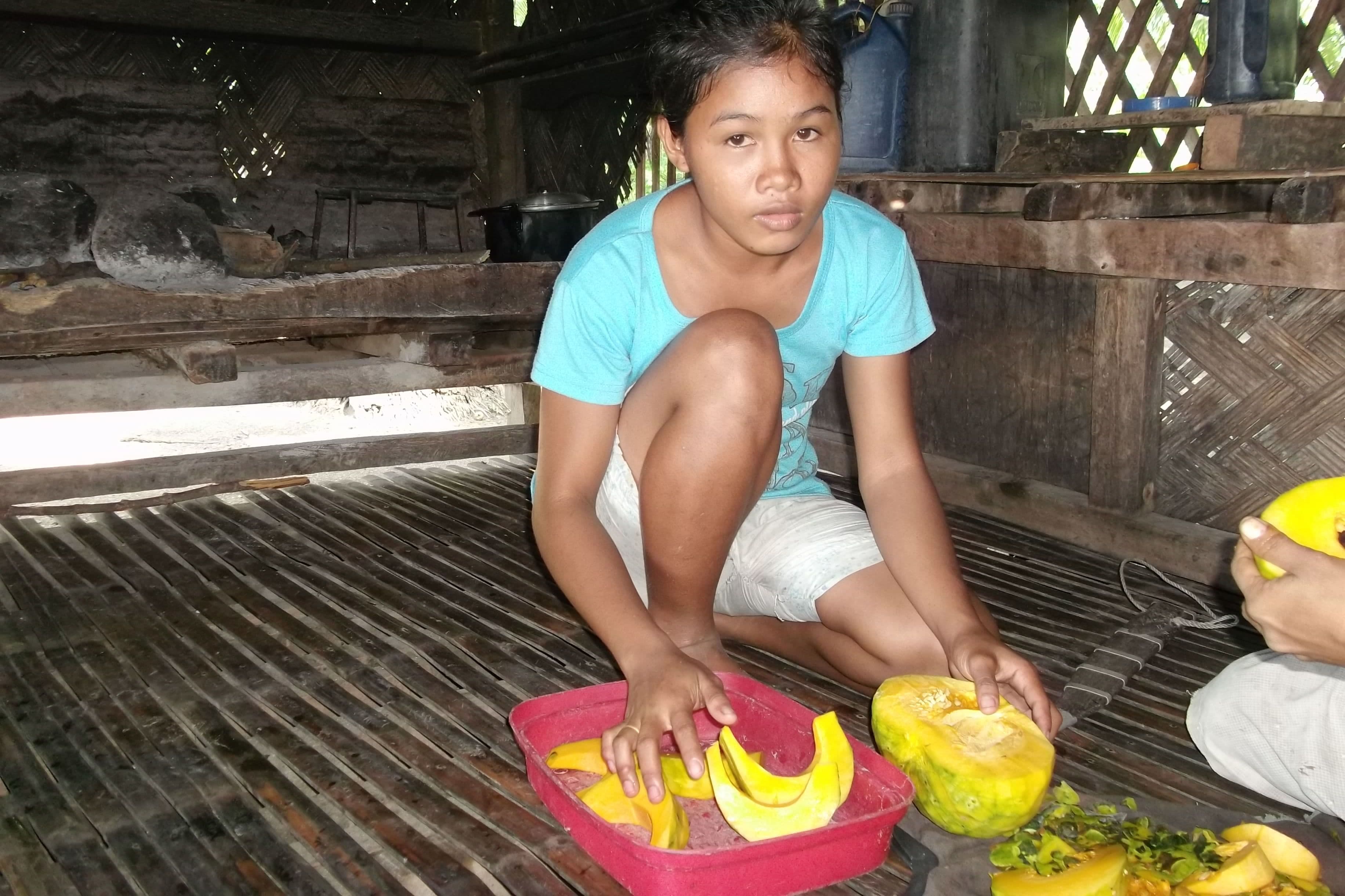 girl-cutting-squash.JPG